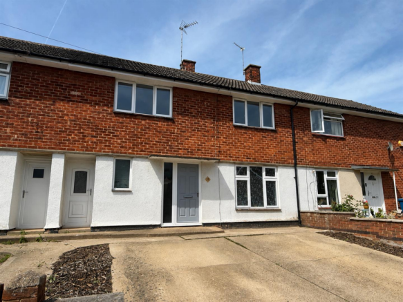 3 bed property, in Queens Road, £210,000