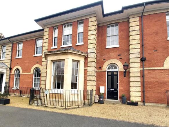 2 bed property, in Ribbans Park Road, £325,000
