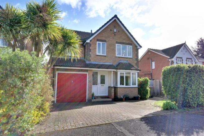 4 bed property, in BEVERLEY, £350,000