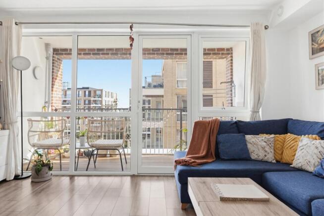 1 bed property, in Charles Darwin House, £375,000