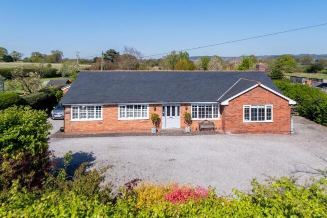 3 bed property, in Tarporley Road, £675,000