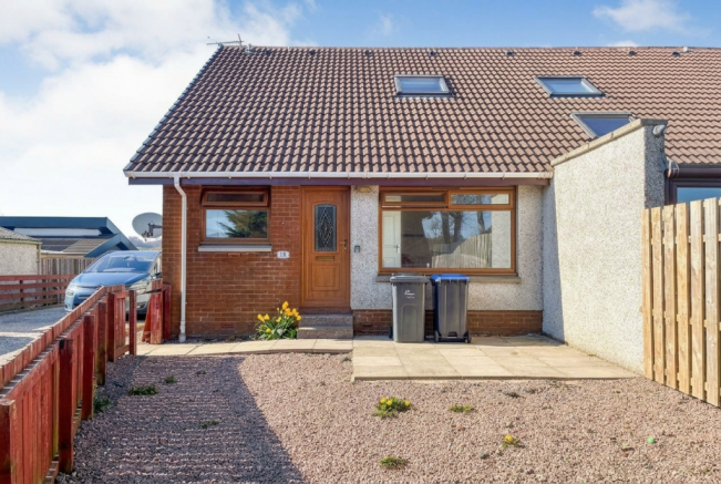 2 bed property, in Juniper Place, £105,000