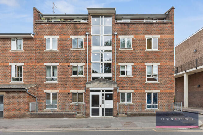 2 bed property, in Church Road, £335,000