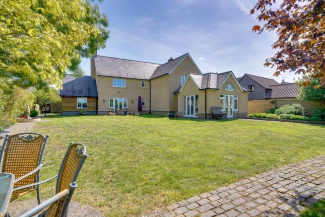 4 bed property, in Longlands Lane, £785,000