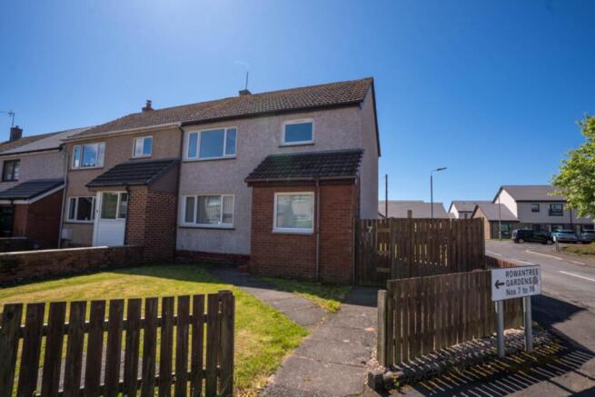 3 bed property, in Rowantree Gardens, £110,000