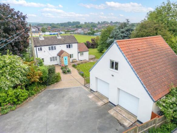 3 bed property, in Southfield Lane, £550,000