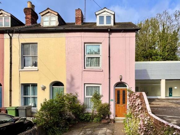 3 bed property, in Bar End Road, £450,000