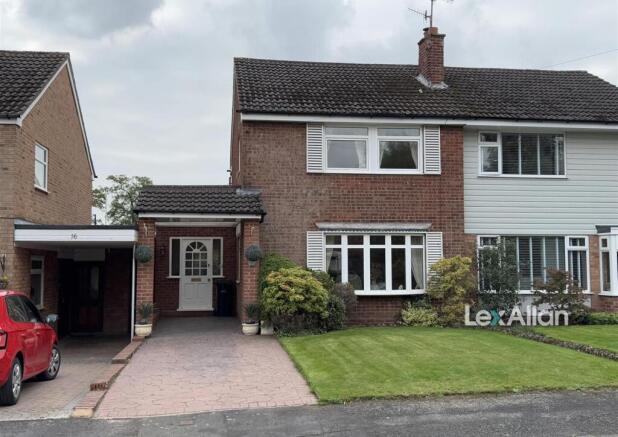 3 bed property, in Robins Close, £290,000