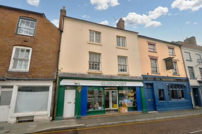 2 bed property, in Leominster HR6, £200,000