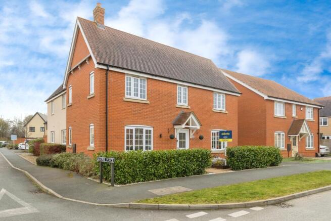 4 bed property, in Swallow Drive, £425,000