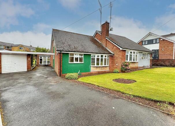 2 bed property, in Longmeadow Drive, £289,950