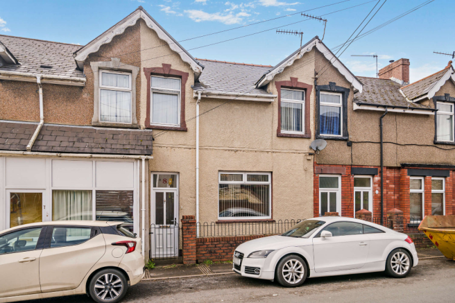 4 bed property, in Penmaen Road, £170,000