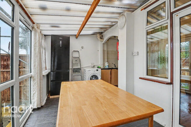 3 bed property, in De Havilland Road, £500,000