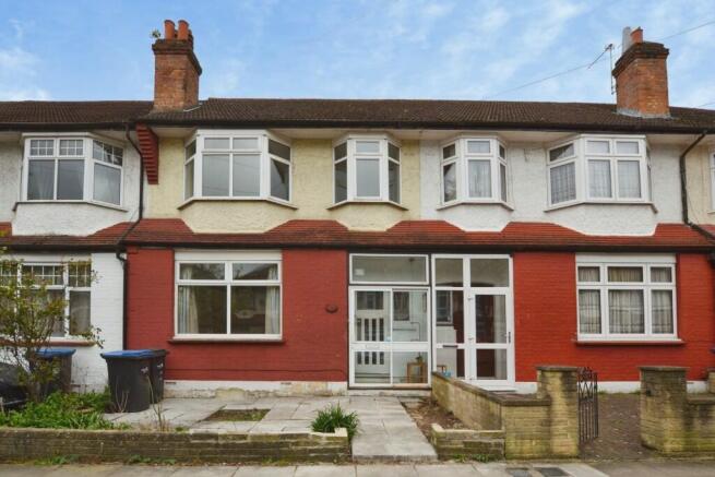 3 bed property, in Princes Avenue, £550,000