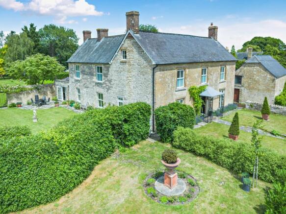 5 bed property, in New Street, £1,395,000
