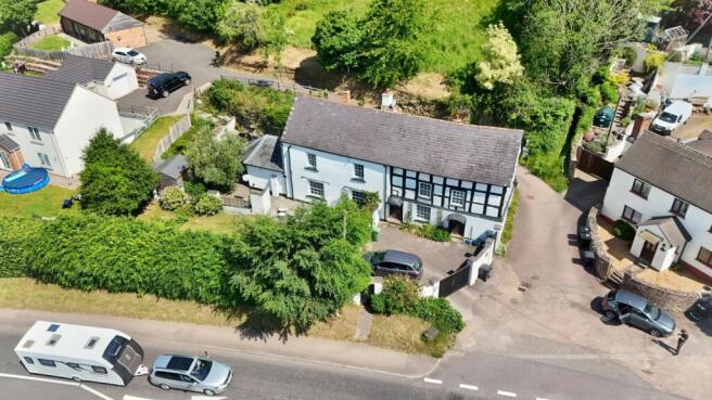 5 bed property, in Knapp House, £295,000