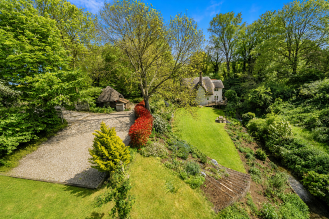 5 bed property, in Ashbury, £850,000