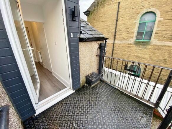 1 bed property, in Townley Street, £100,000