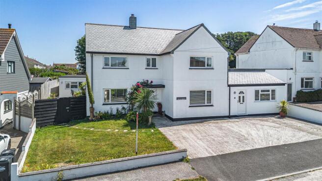 5 bed property, in Grenville Road, £895,000