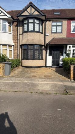 4 bed property, in Avondale Avenue, £1,100,000