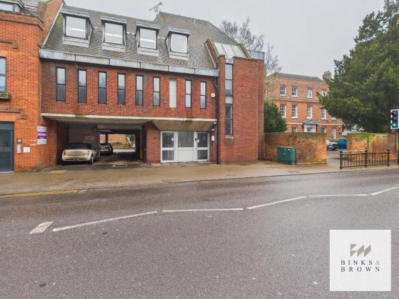14 bed property, in High Street, £2,250,000
