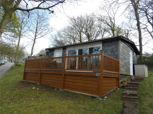 2 bed property, in Caeathro, £50,000
