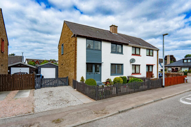 3 bed property, in Salvesen Crescent, £168,000