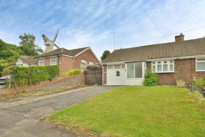 2 bed property, in Harvey Road, £260,000