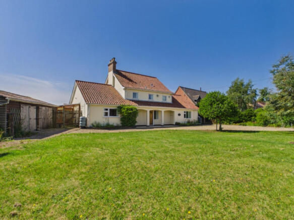 5 bed property, in The Street, £500,000