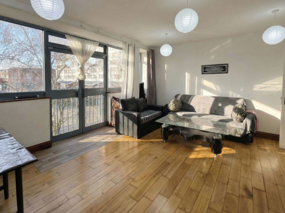 1 bed property, in Romford Road, £270,000