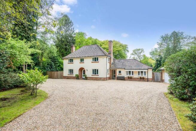 6 bed property, in Ampfield, £1,500,000