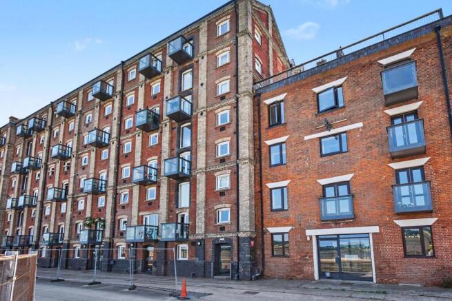 1 bed property, in Apartment 30 The Quayside Maltings, £105,000
