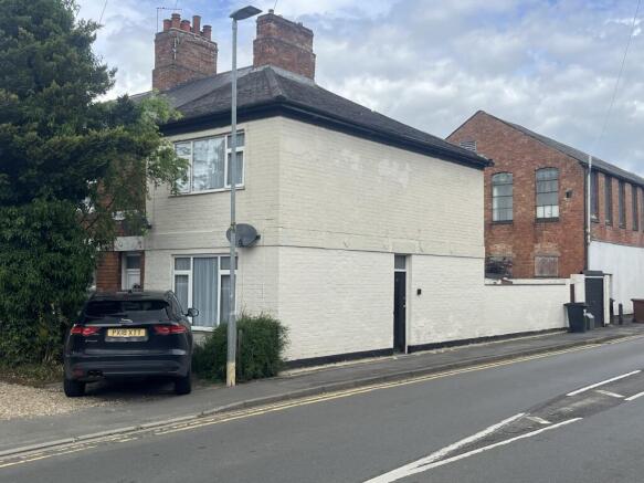 1 bed property, in 40 Brook Street, £120,000