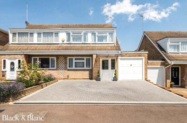 3 bed property, in Pinks Hill, £475,000
