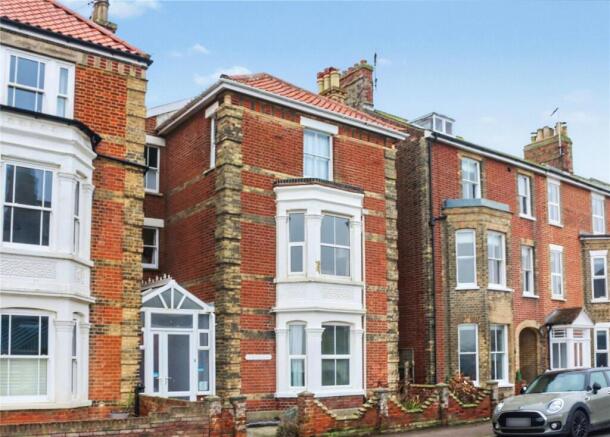 2 bed property, in Marlborough Road, £375,000