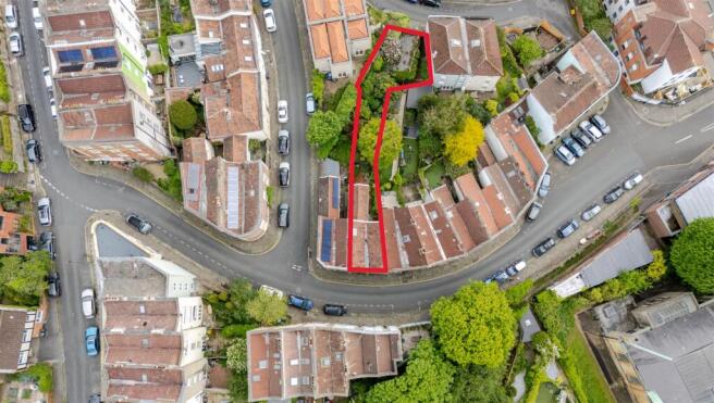 3 bed property, in Ambra Vale, £700,000