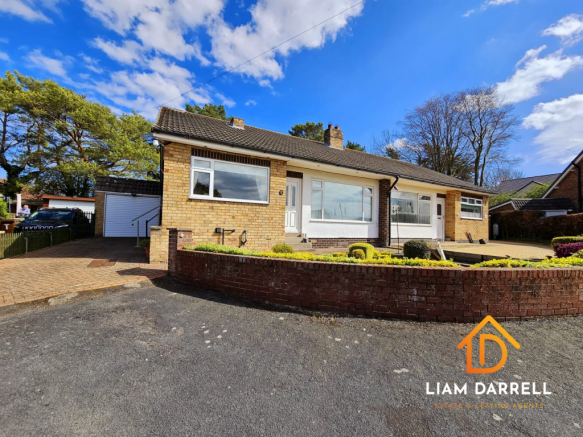 2 bed property, in Southgate, £195,000