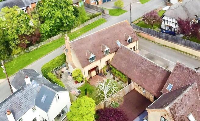 4 bed property, in Sportsman Close, £550,000