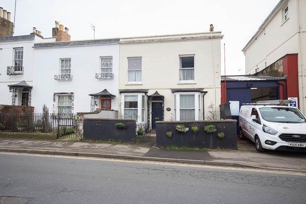 3 bed property, in Hewlett Road, £530,000