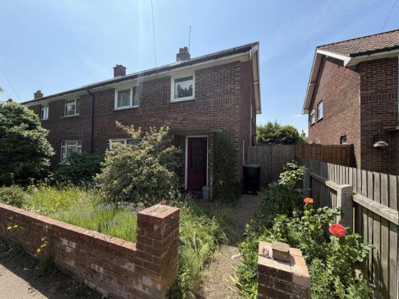 3 bed property, in Coronation Drive, £235,000