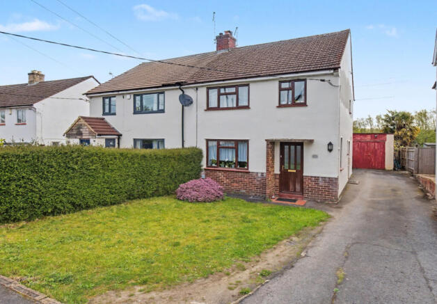 3 bed property, in Kennington Road, £440,000