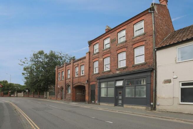 2 bed property, in Wold Street, £86,000