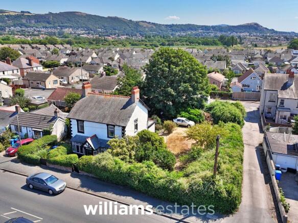 4 bed property, in Victoria Road, £300,000