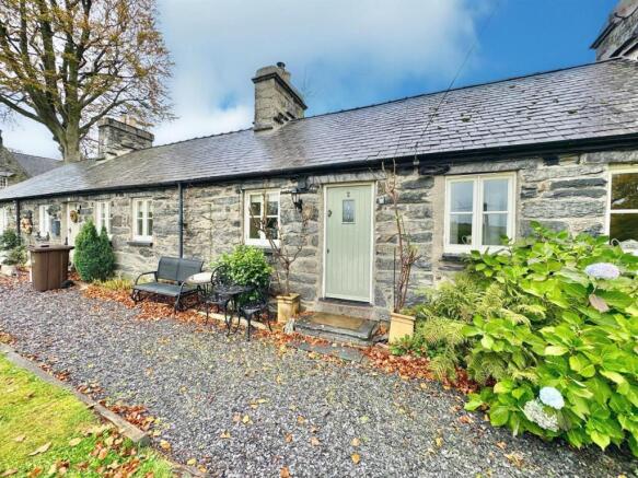 2 bed property, in Bryn Ysgol, £159,950