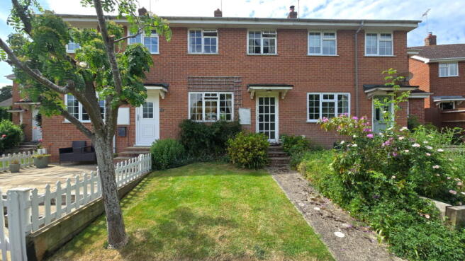 3 bed property, in Harwood Rise, £299,950