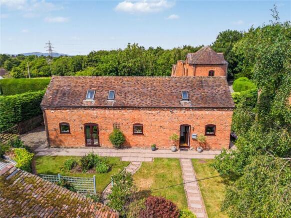 4 bed property, in Cornmill Barns, £525,000