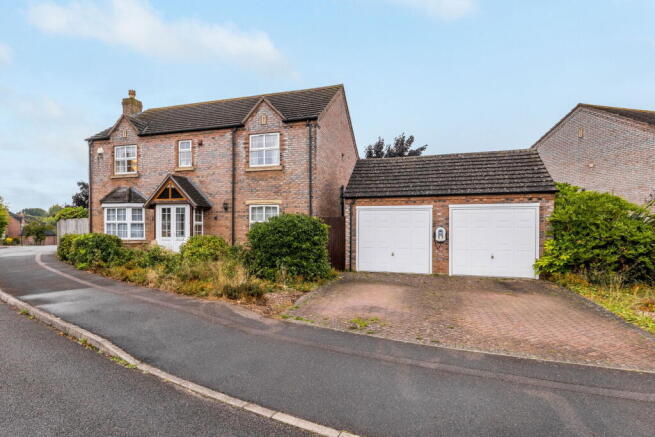 4 bed property, in Nursery Close, £390,000