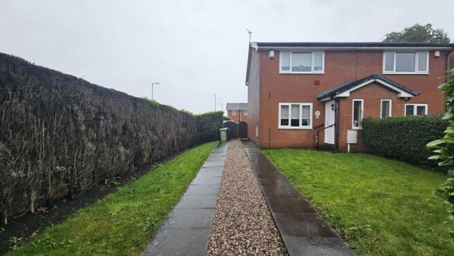 2 bed property, in Daisy Street, £225,000