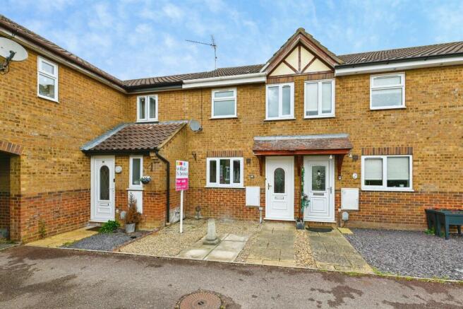 2 bed property, in Aylmer Drive, £175,000