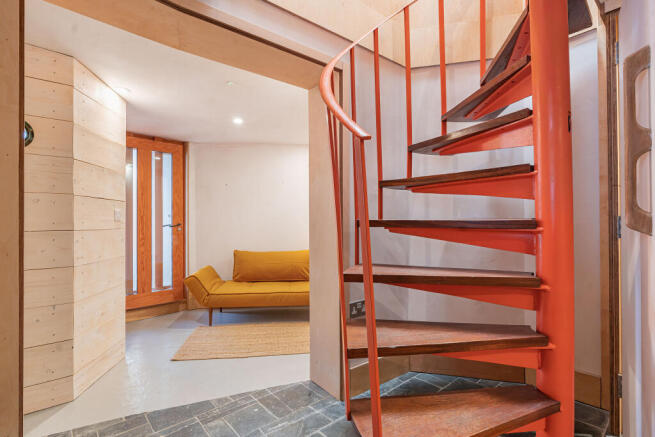1 bed property, in Collins Road, £300,000